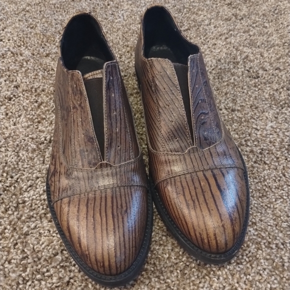 Enrico DelGatto NWOT brown wood embossed leather slip-on laceless loafers - Picture 2 of 13